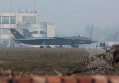 Những vết lốm đốm xuất hiện trên máy bay chiến đấu tàng hình J-20 Trung Quốc